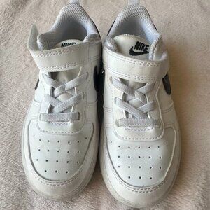 Nike Boys' Court Borough Low 2 SIZE 9C